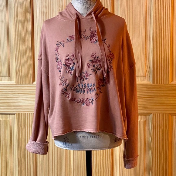 Versona Tops - Rose pink embroidered floral hooded sweater mauve